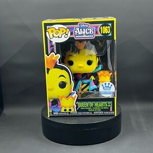 Funko Pop Queen of Hearts Exclusive Yellow Multicolor Figure